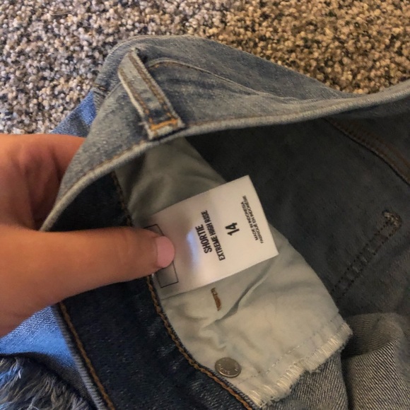 Express shorts- 14 - Picture 2 of 3